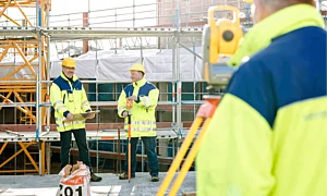Das Team des Vermessungsbüros Filpe auf einer Baustelle.